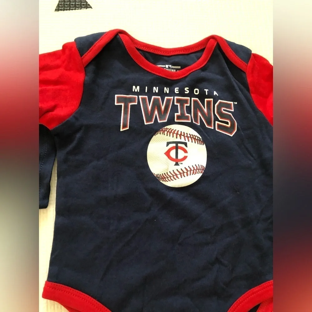 Genuine Merchandise|Minesota TWINS bundle of 2 bodysuit onesies in short sleeve•